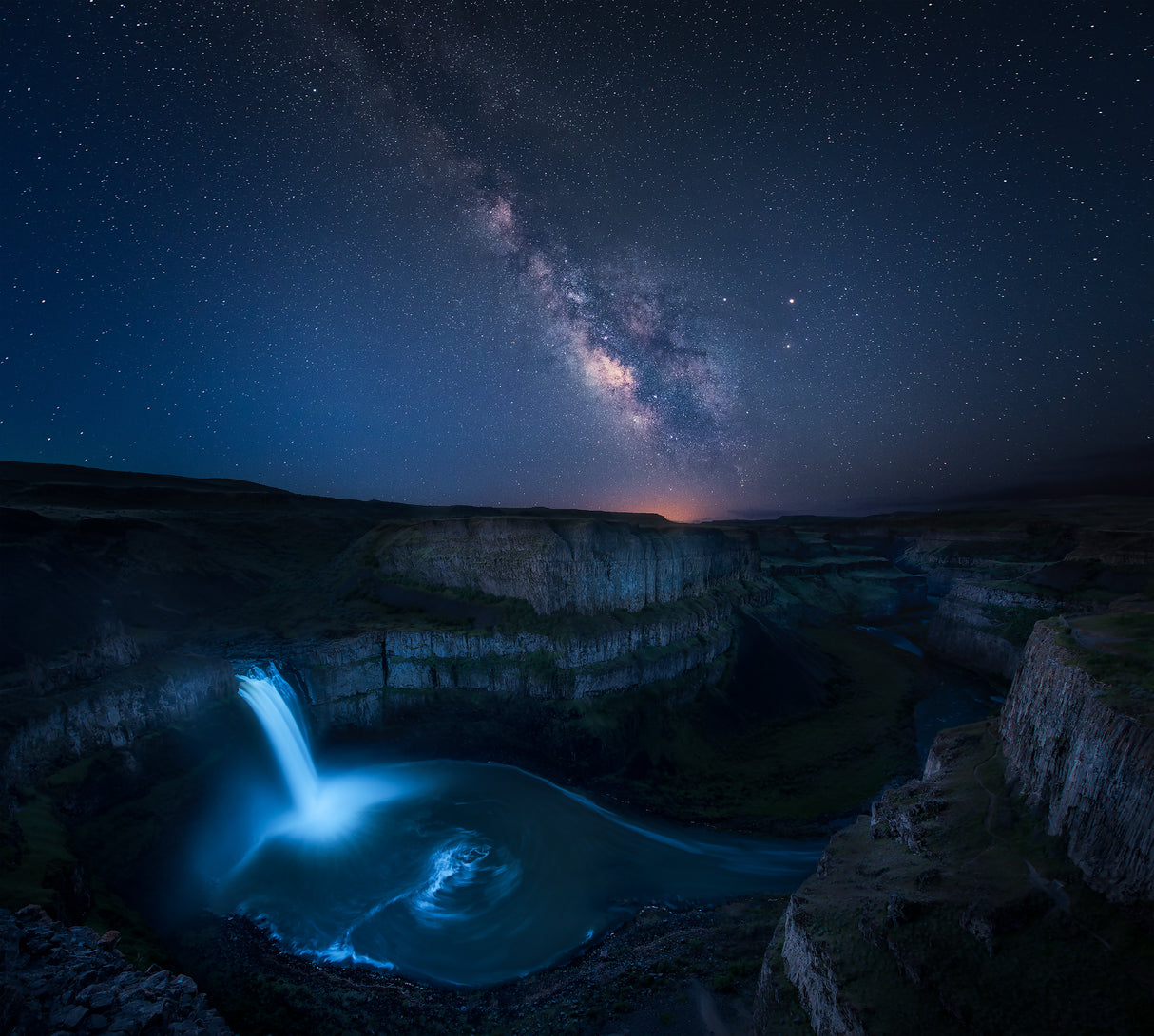 Palouse waterfall and the Milky Way Poster och Canvastavla