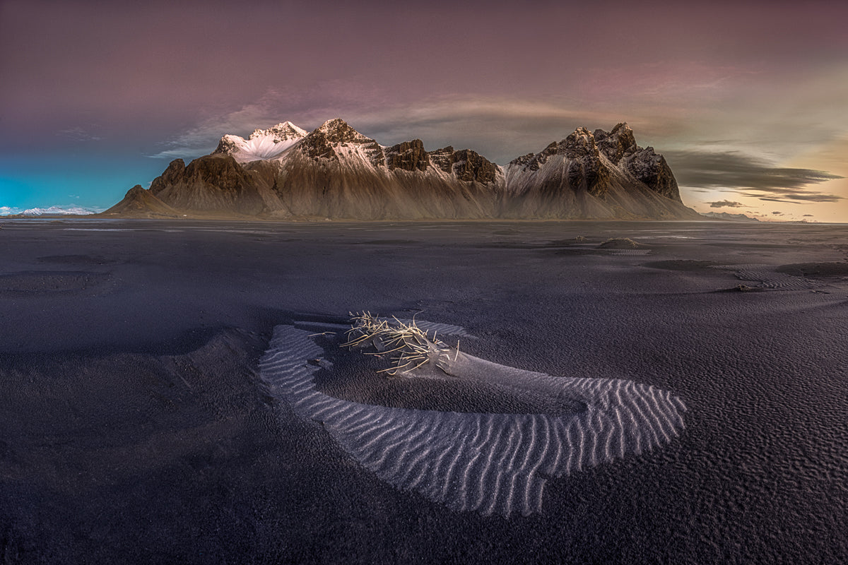 The last islnd in the black sand Poster och Canvastavla