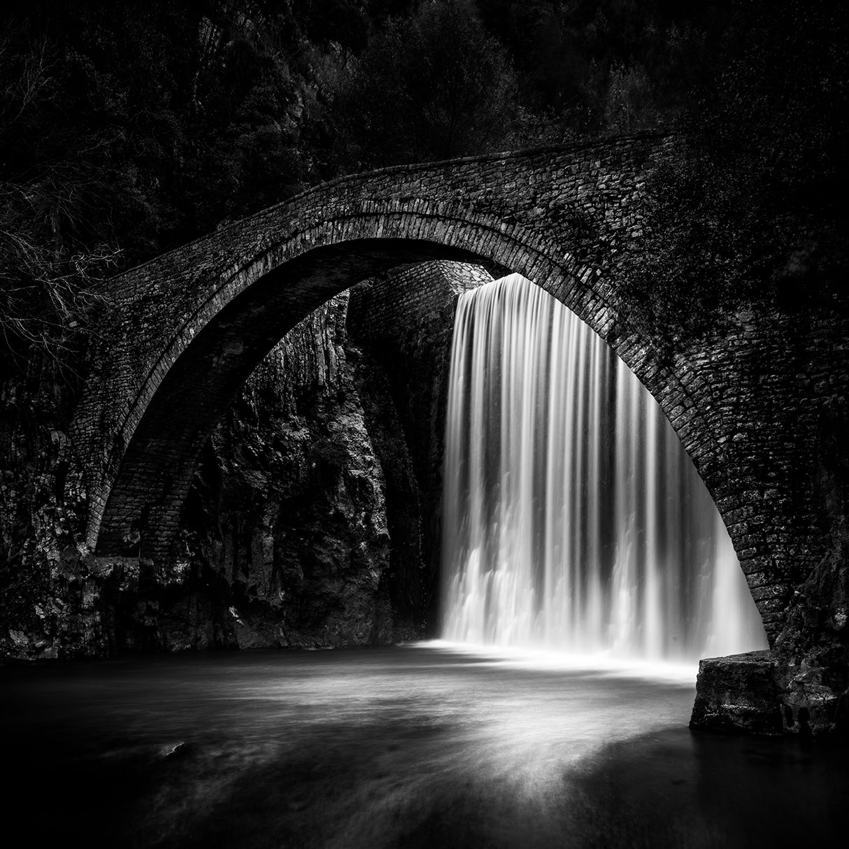 Paleokaria Waterfall Poster och Canvastavla