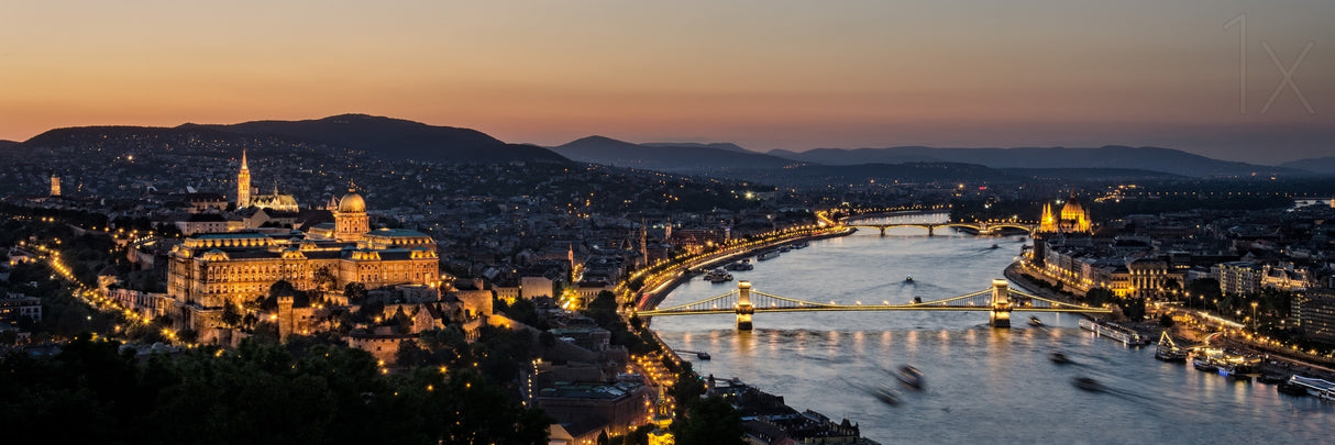 The lights of Budapest Poster och Canvastavla