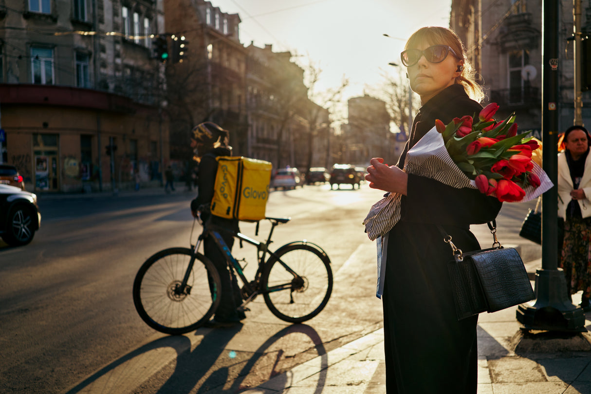 Lady with tulips at sunset Poster och Canvastavla