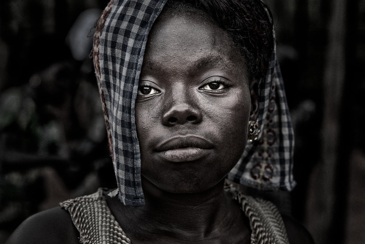 Woman in a market in Benin. Poster och Canvastavla