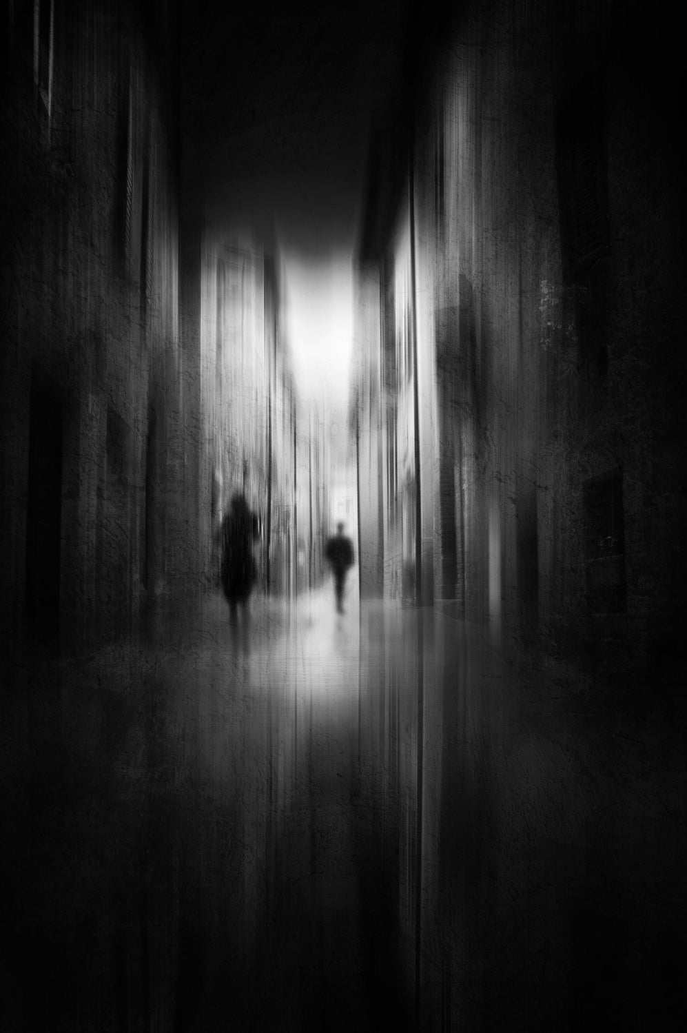 Figures in the alley Poster och Canvastavla