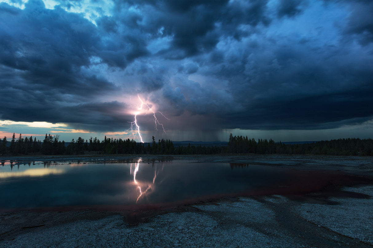 Lightning Above Turquoise Pool Poster och Canvastavla