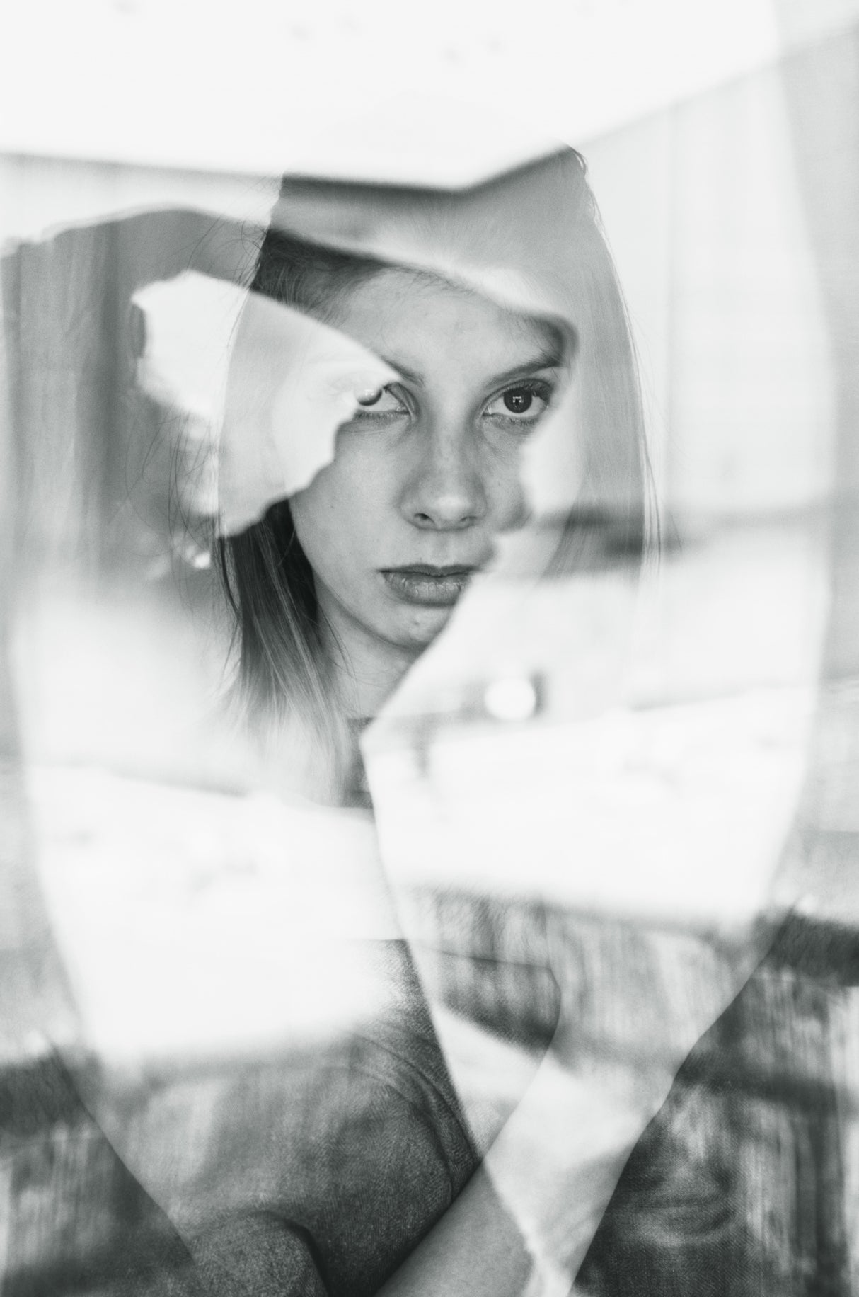 the girl behind the window Poster och Canvastavla