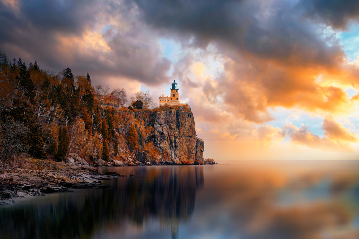 A Cloudy Day at Split Rock Lighthouse Poster och Canvastavla