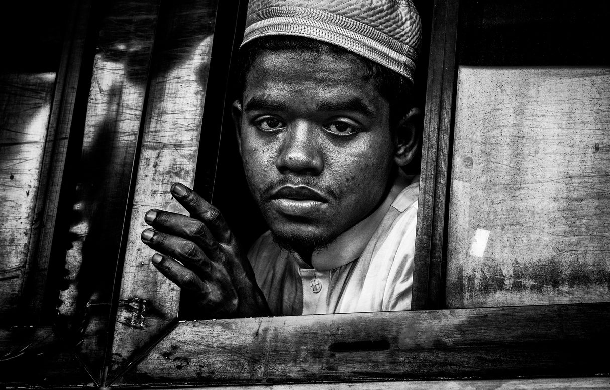 Boy in a bus - Bangladesh Poster och Canvastavla
