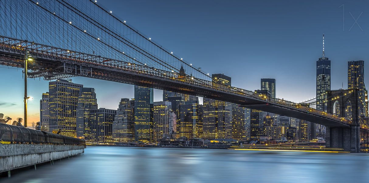 New York - Blue Hour over Manhattan Poster och Canvastavla