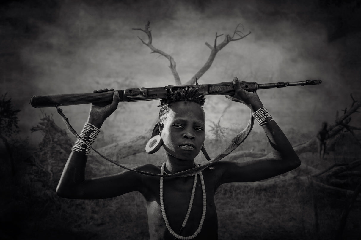 Young Mursi warrior Poster och Canvastavla