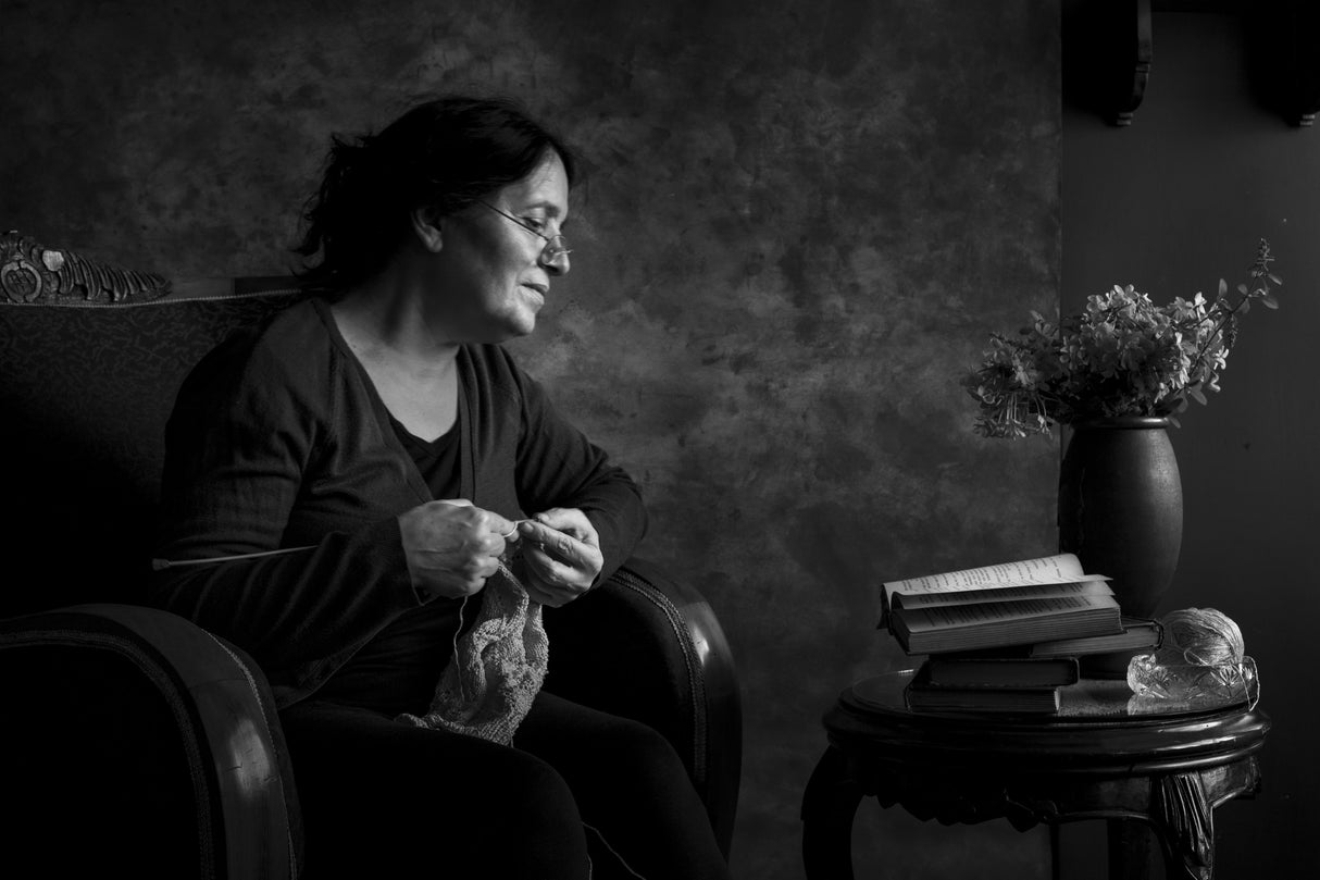 knitting, reading Poster och Canvastavla