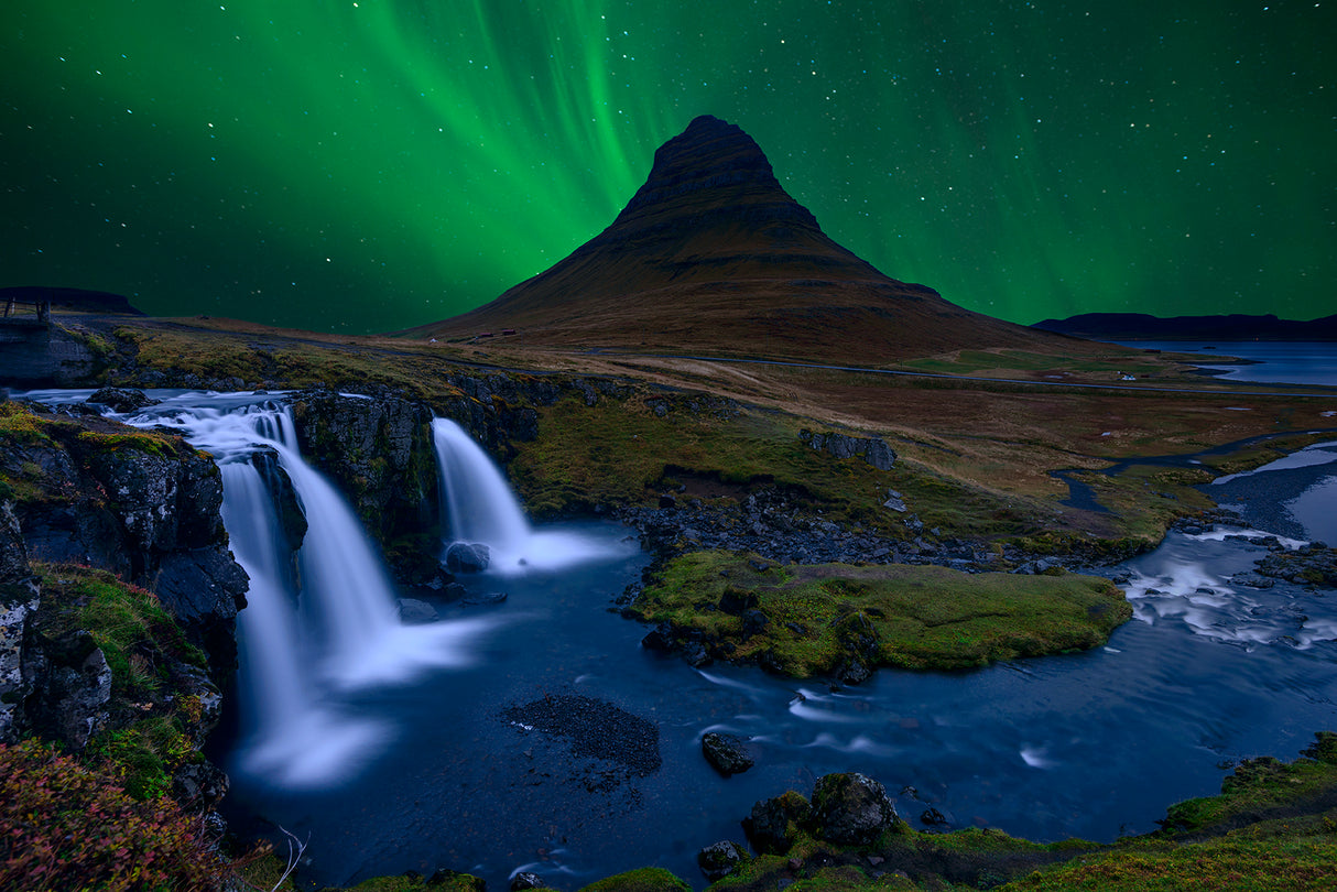 Kirkjufell... Under a boreal green sky Poster och Canvastavla
