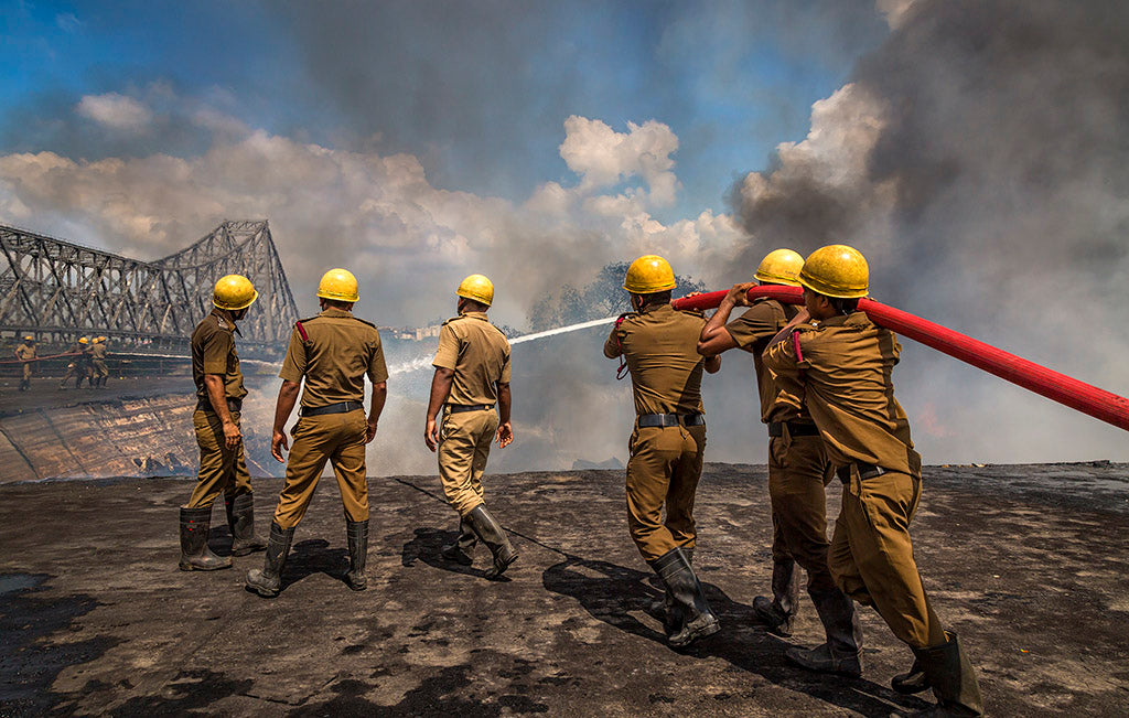 Fighting the fire Poster och Canvastavla