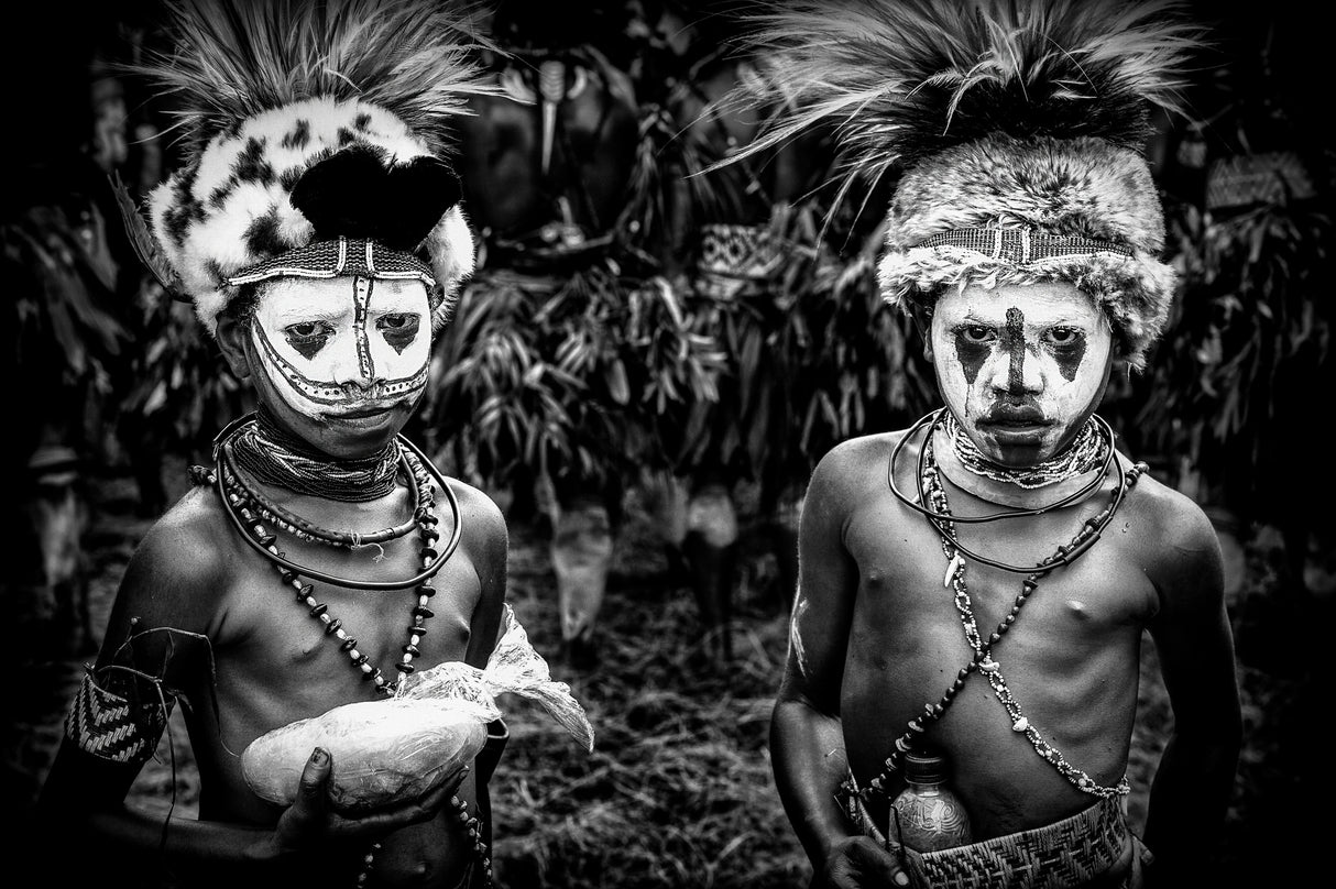 Two children at the Mt Hagen sing sing festival - Papua New Guinea Poster och Canvastavla