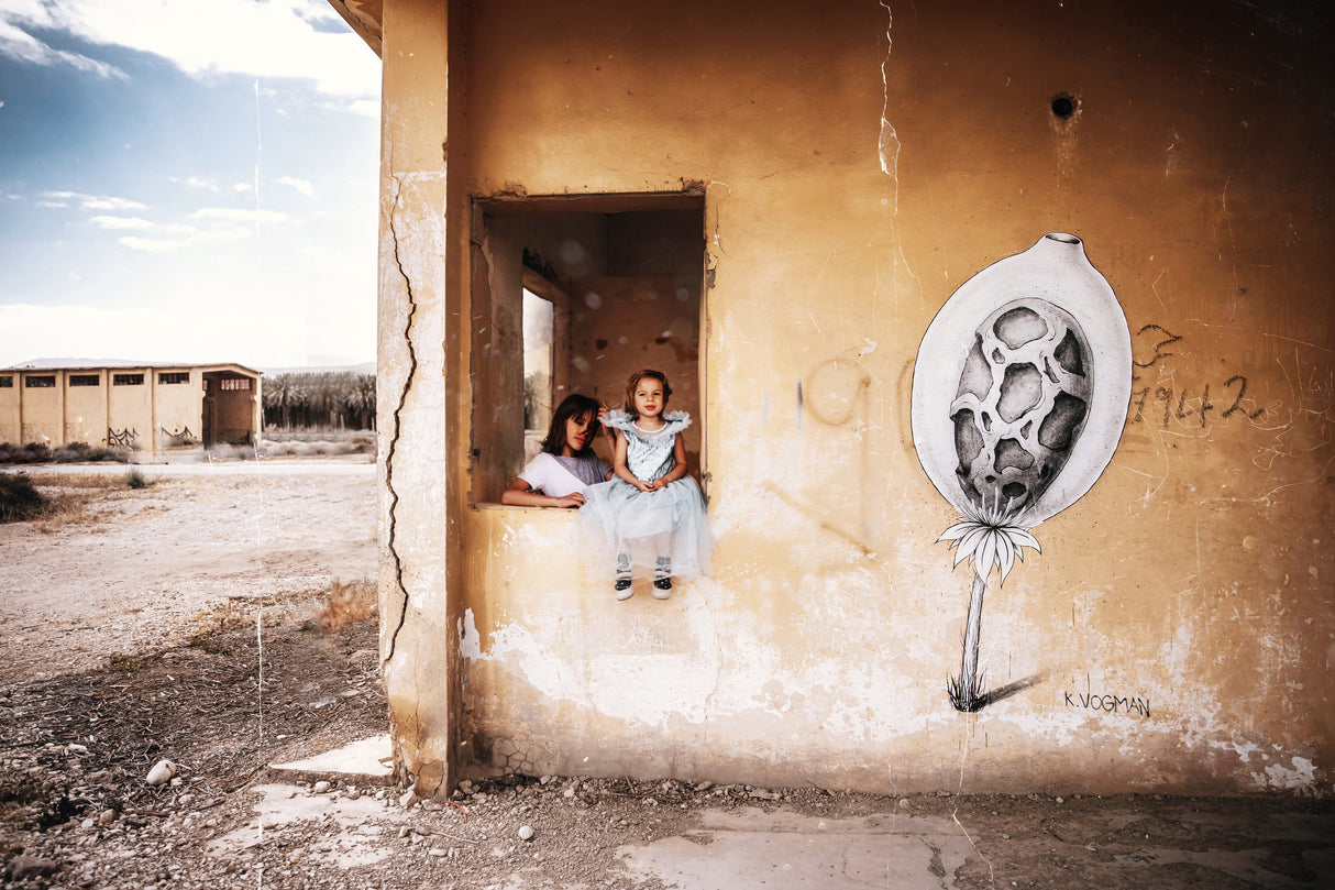 Abandoned hotel Poster och Canvastavla