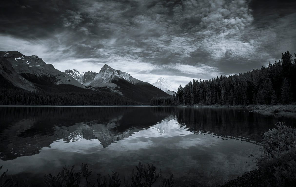 Maligne Lake at Dusk Poster och Canvastavla