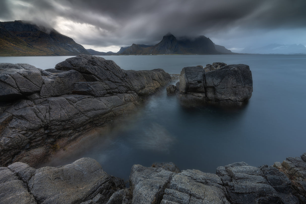 "HERE COMES THE RAIN AGAIN" Poster och Canvastavla