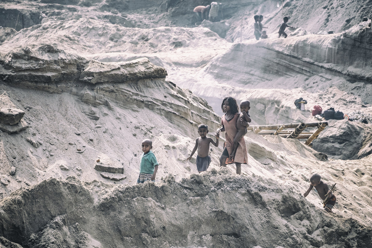 Children from the quarry in Jaflong Poster och Canvastavla