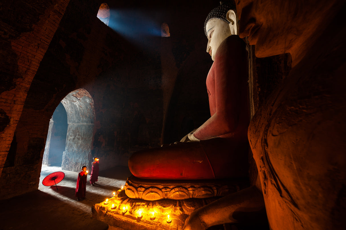 Monks in Bagan Stupa Poster och Canvastavla