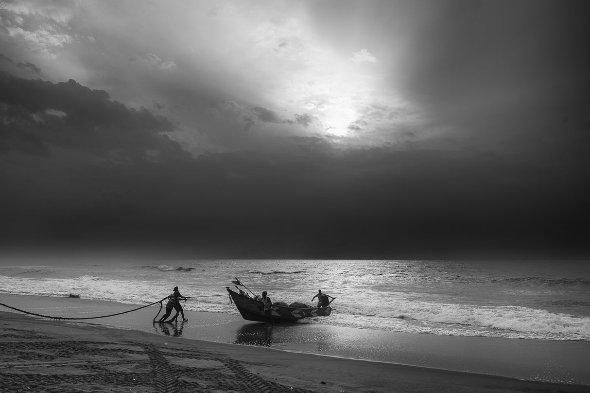 Dawn at Mahabalipuram Coast Poster och Canvastavla