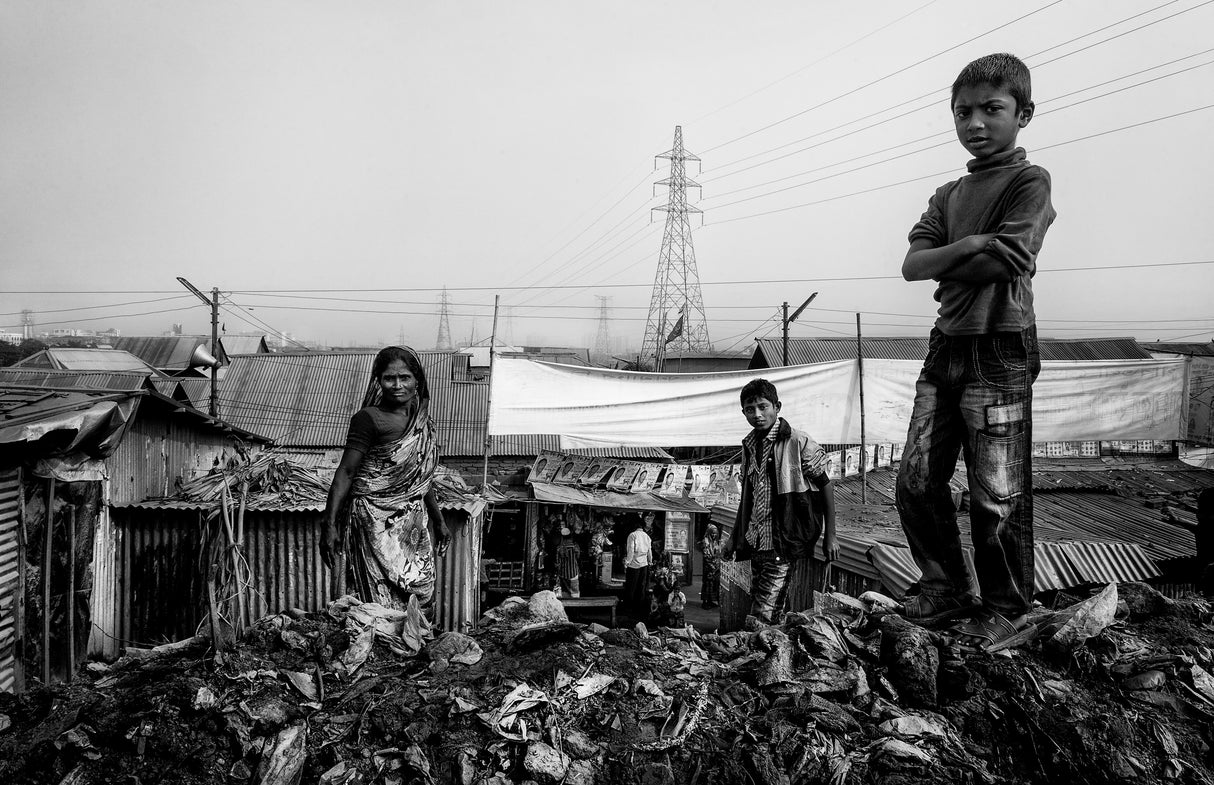 In the streets of Bangladesh. Poster och Canvastavla