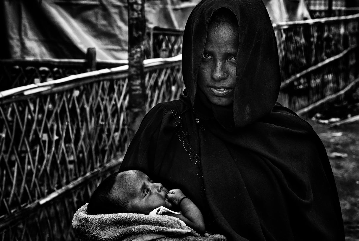 Rohingya woman and her child. Poster och Canvastavla