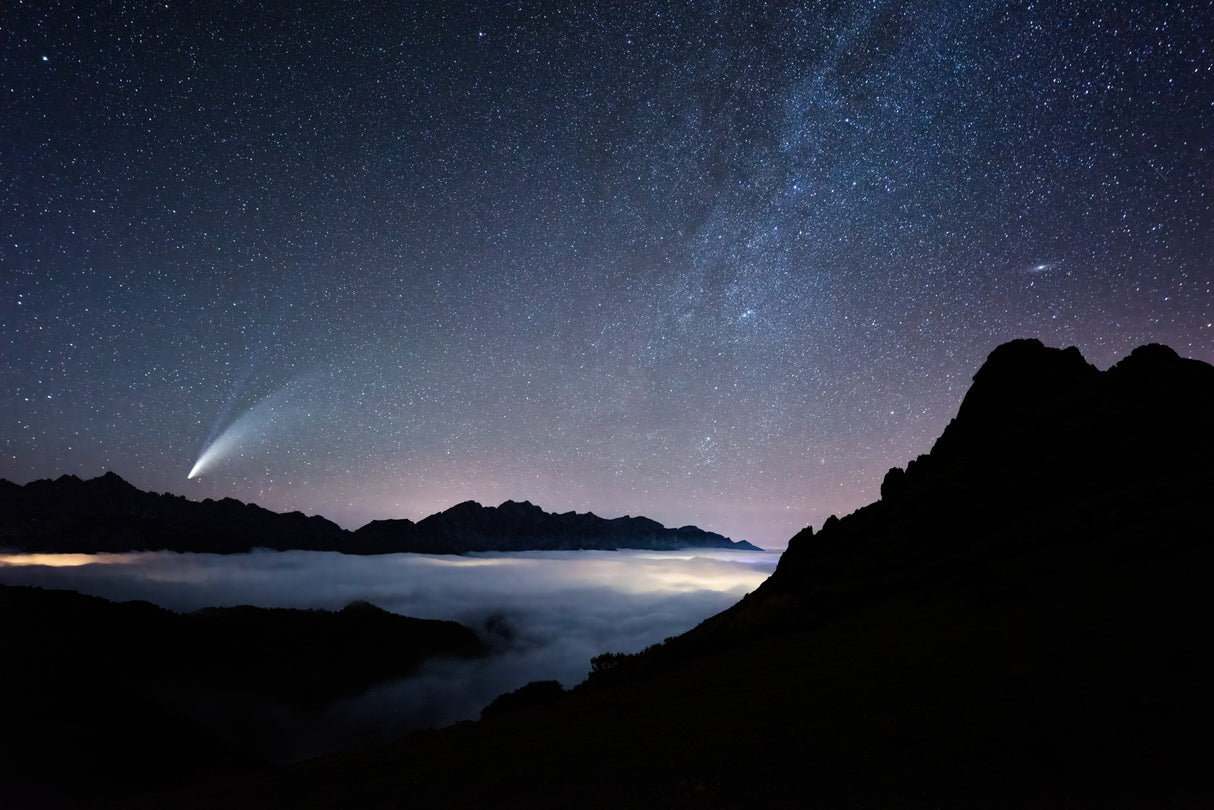 Watching the Neowise comet Poster och Canvastavla