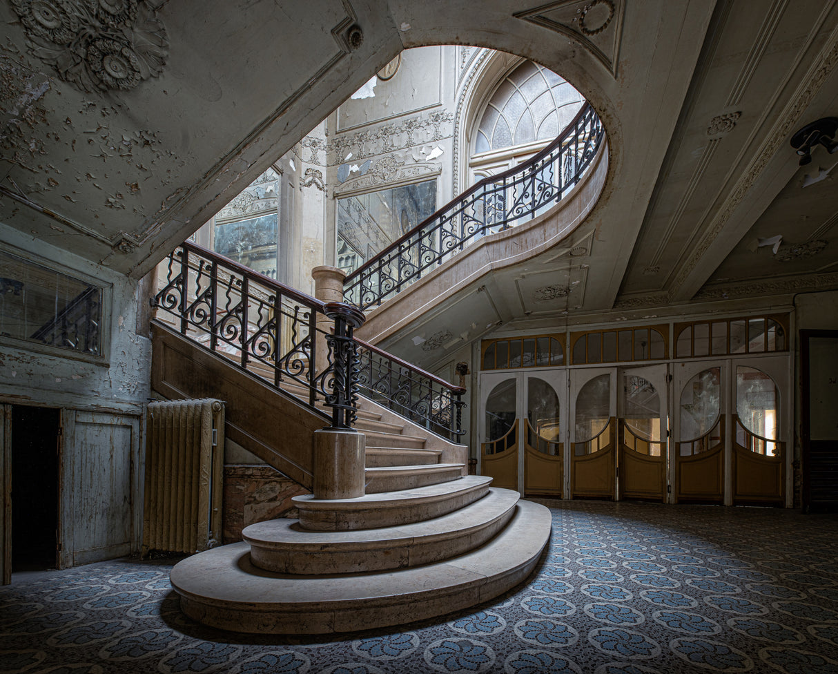 The old Staircase Poster och Canvastavla