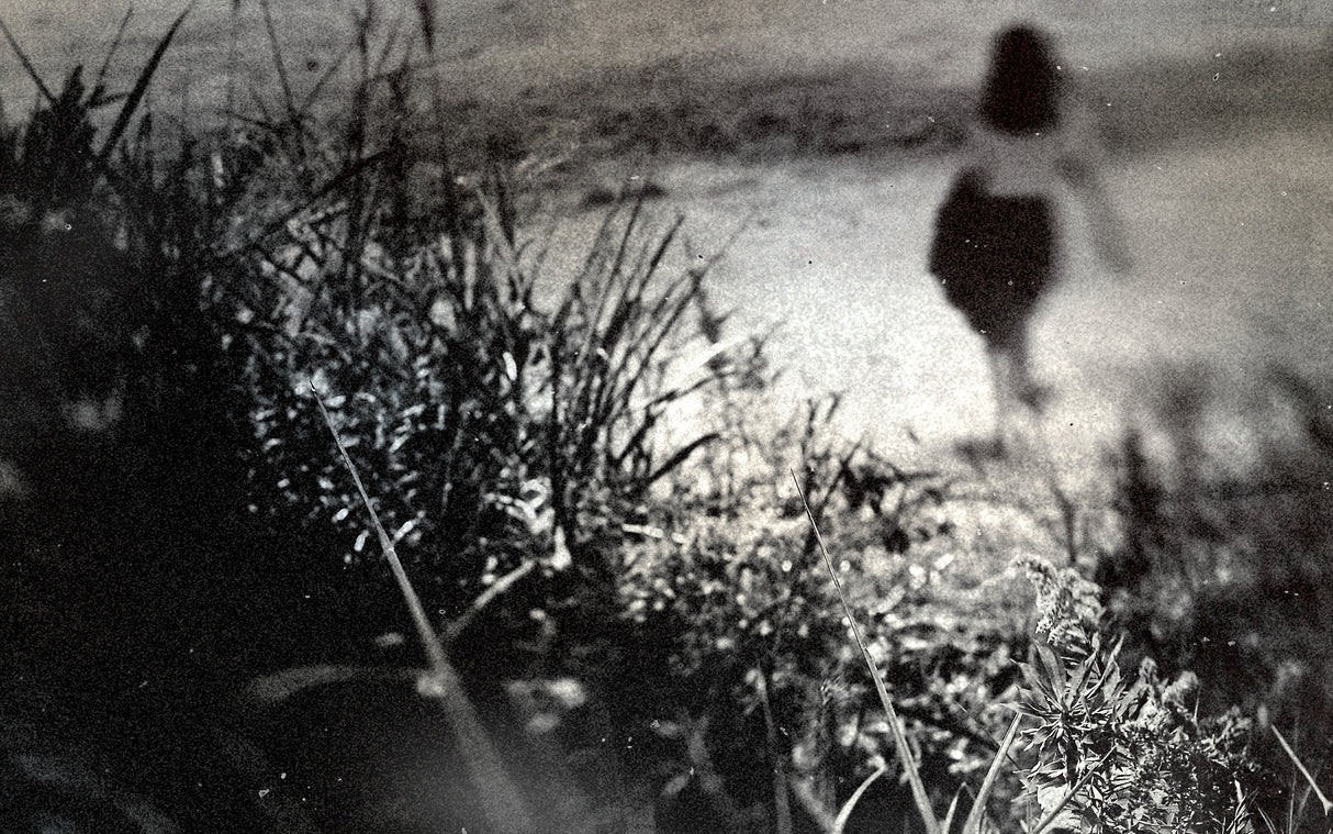 Woman leaving... Poster och Canvastavla