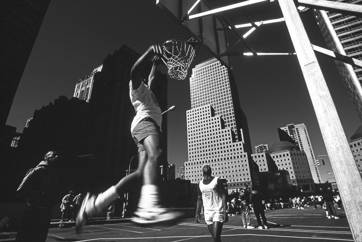 "Dunking" (from the series "Metropolis") Poster och Canvastavla