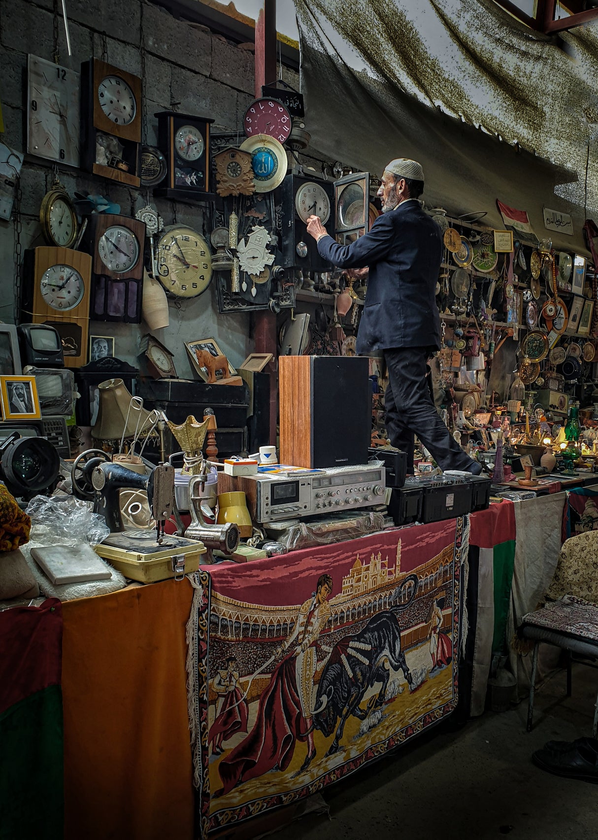 Seller of antiques and used materials Poster och Canvastavla