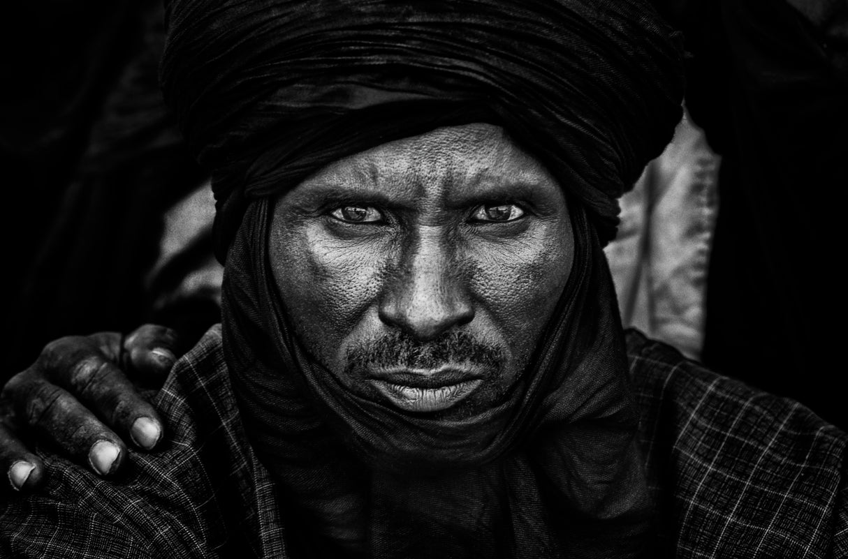Peul man watching the gerewol festival-I - Niger Poster och Canvastavla