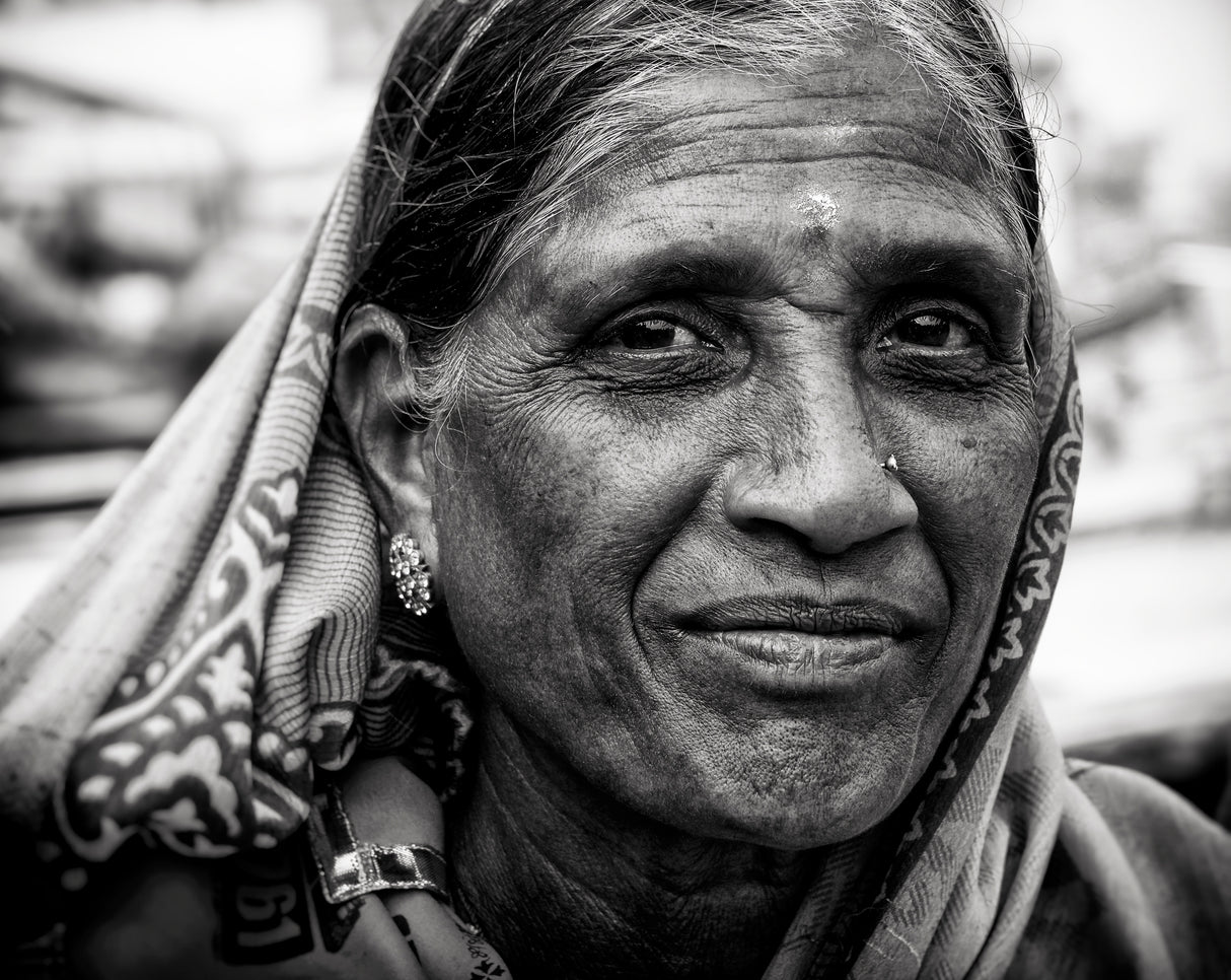 visiting Varanasi (bnw) Poster och Canvastavla