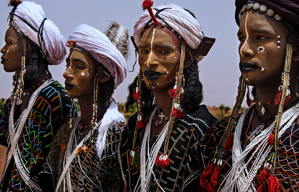 Posing before going to dance to the gerewol festival - Niger Poster och Canvastavla
