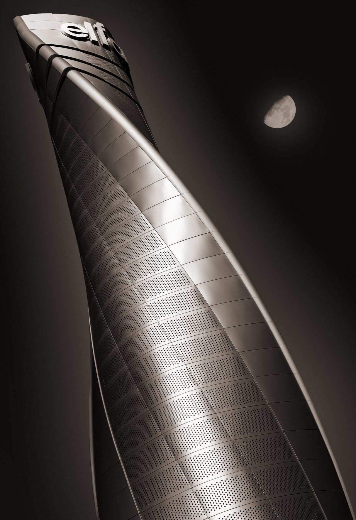 Behold the moon Poster och Canvastavla