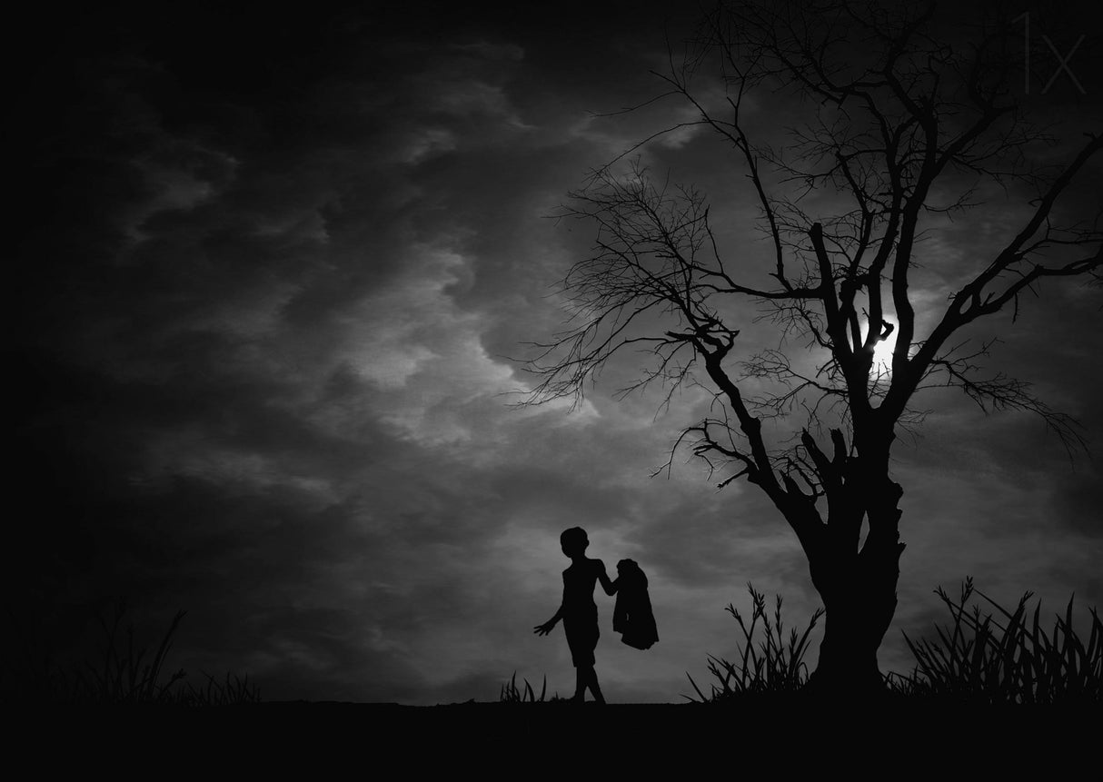 walking in the dark. Poster och Canvastavla