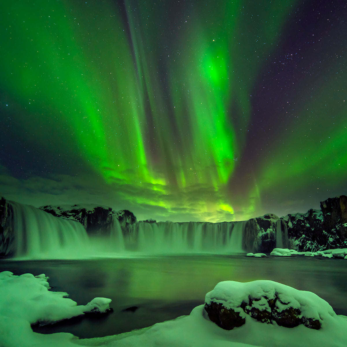 Northern light over Godafoss Poster och Canvastavla