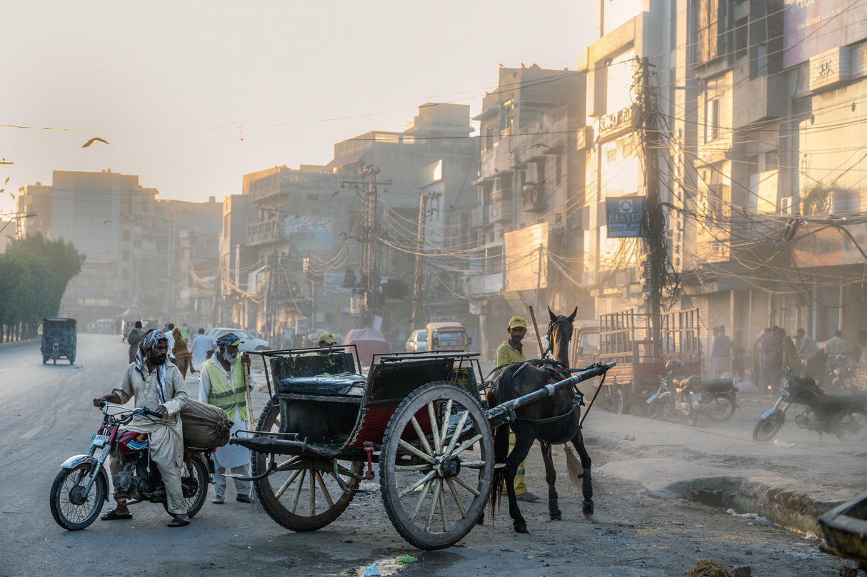 Old Lahore at dawn Poster och Canvastavla