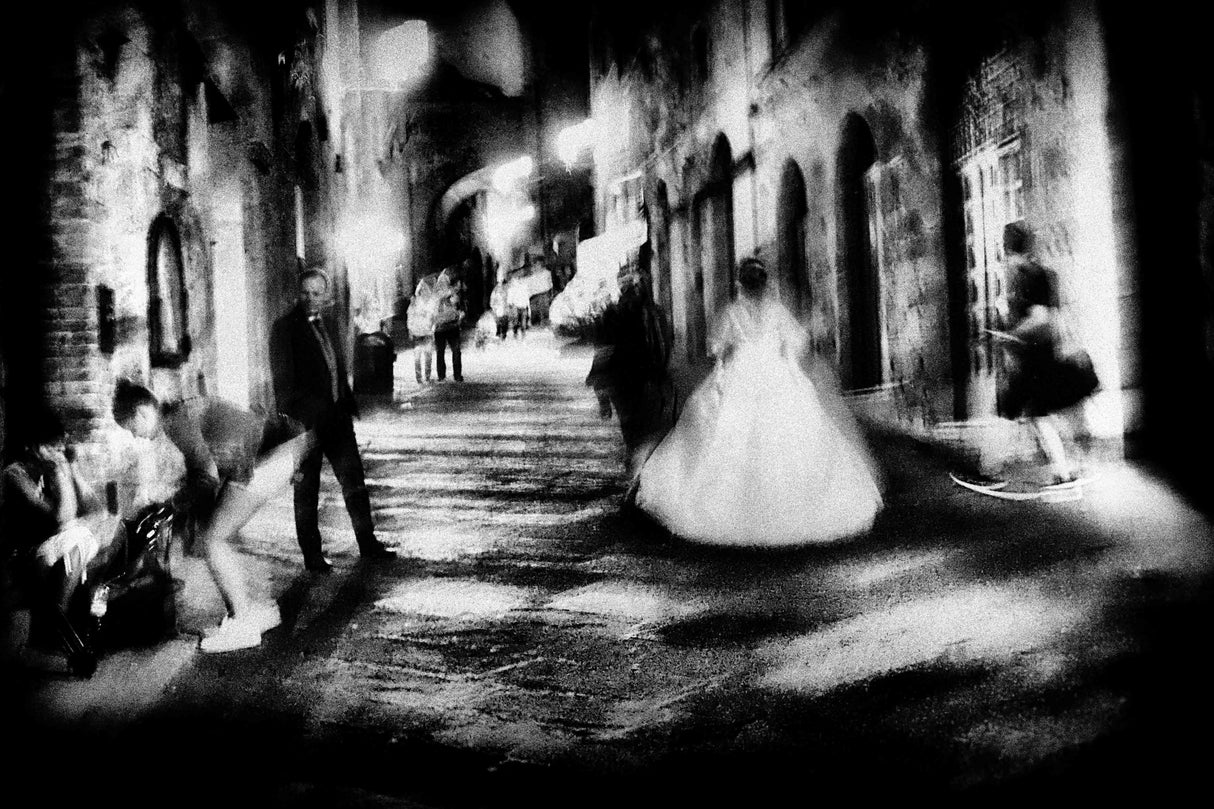 At night in the alleys of San Gimignano Poster och Canvastavla