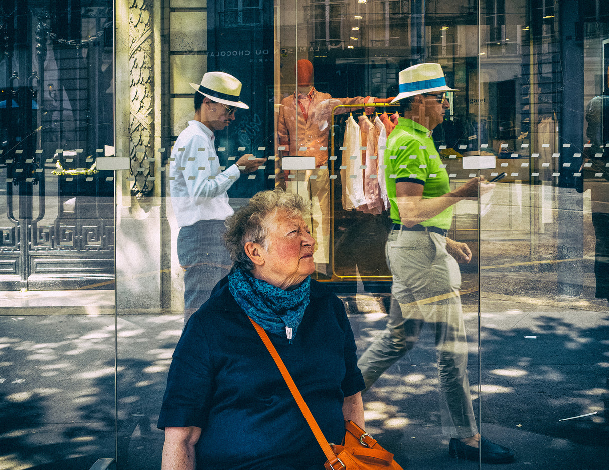 Au passage (In-Passing): Paris, France Poster och Canvastavla