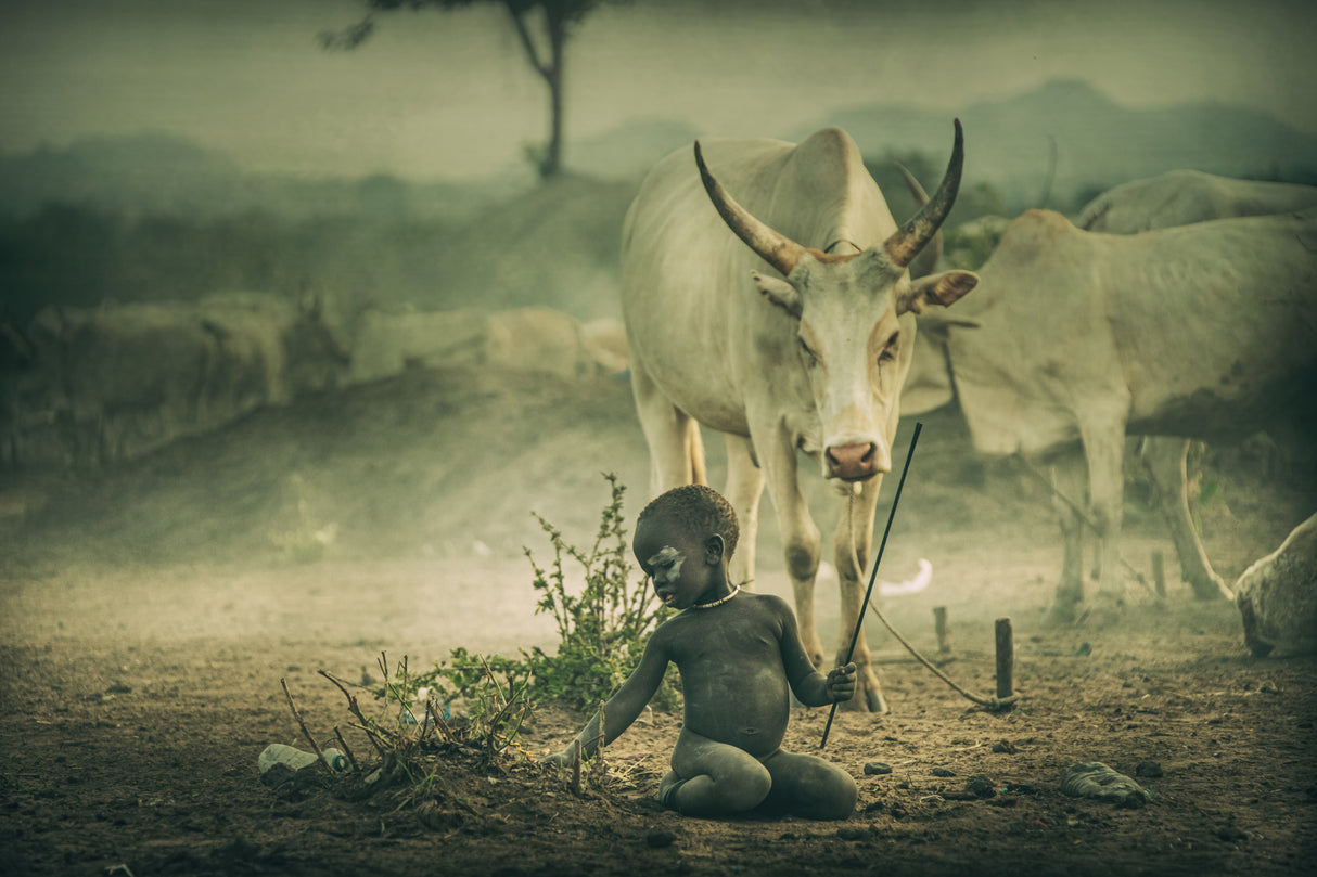 LITTLE BOY-CHILDREN OF MUNDARI, SOUTH SUDAN 2021 Poster och Canvastavla
