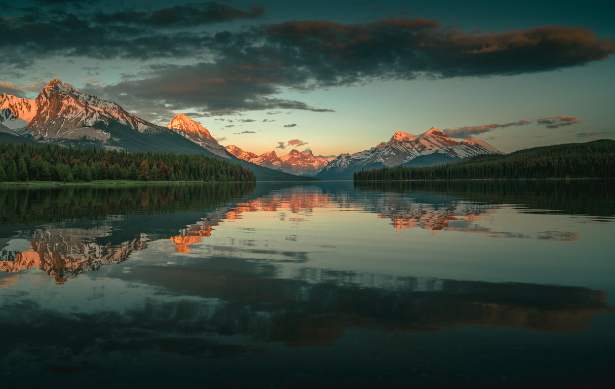Sunset at Maligne lake 2 Poster och Canvastavla