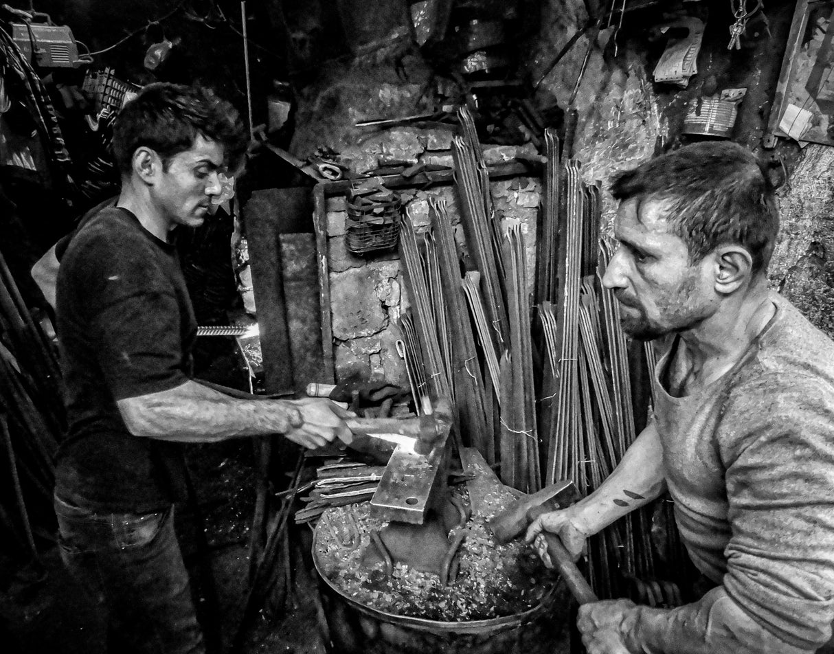 The traditional blacksmithing profession in the city of Mosul Poster och Canvastavla