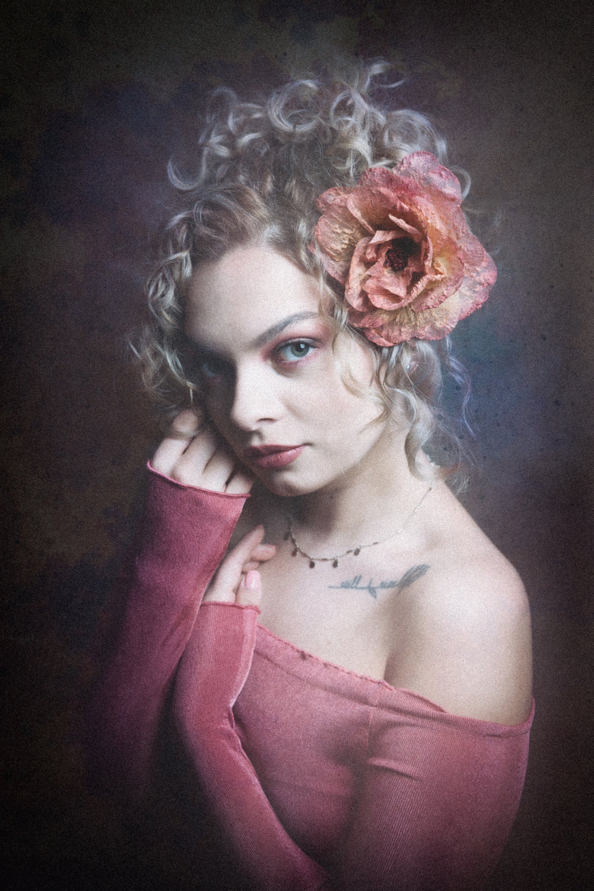 portrait of a young lady with flower in hair Poster och Canvastavla