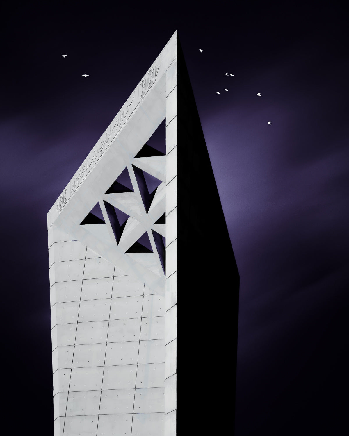 Silk Tower Poster och Canvastavla