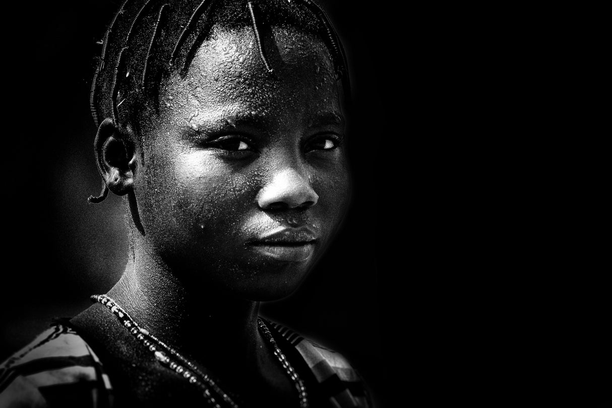 an intense gaze (cotton collector woman, Benin) Poster och Canvastavla