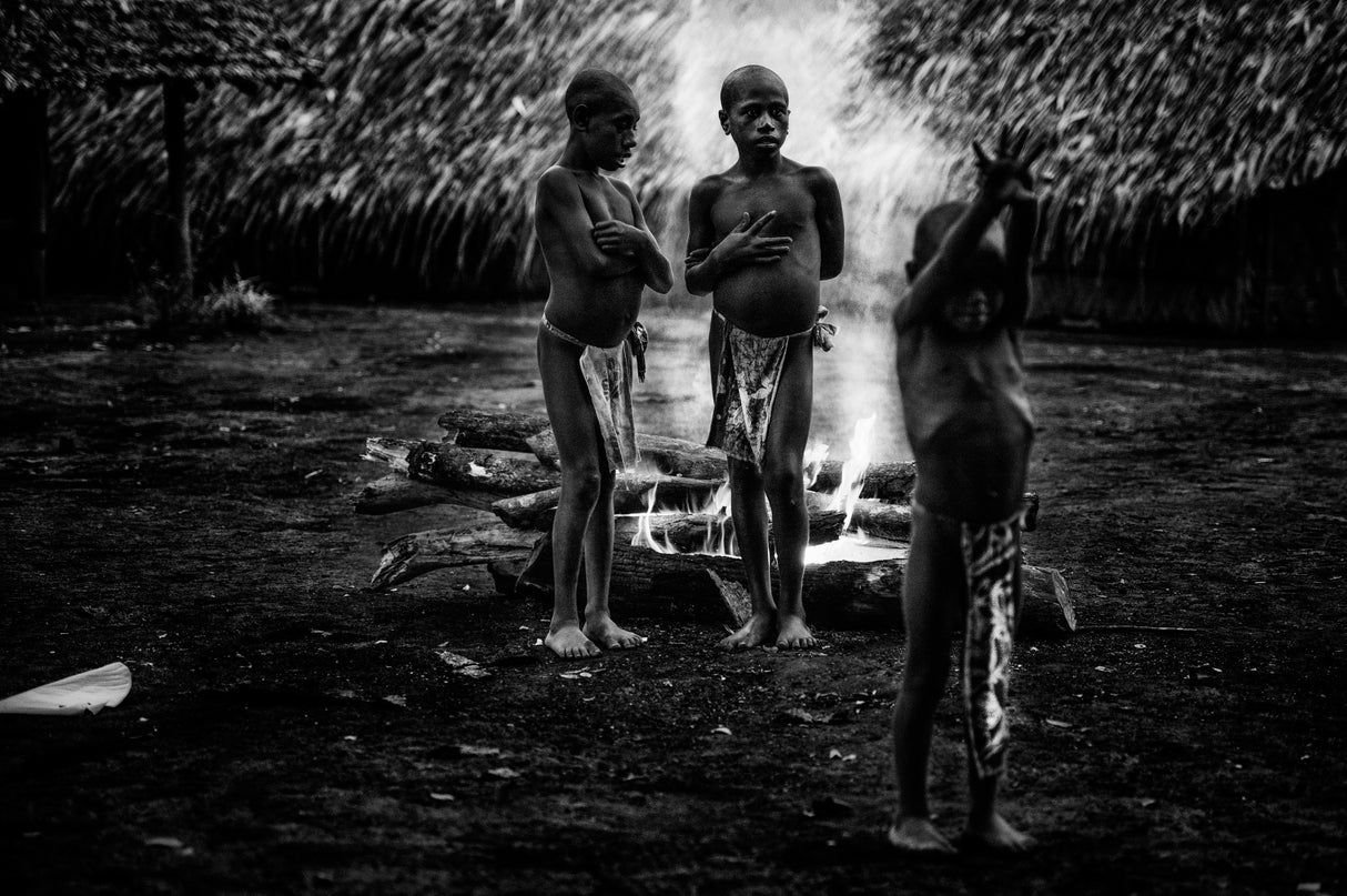 Ritual of fire-II (Jaramaja, Espiritu Santo island, Vanuatu) Poster och Canvastavla