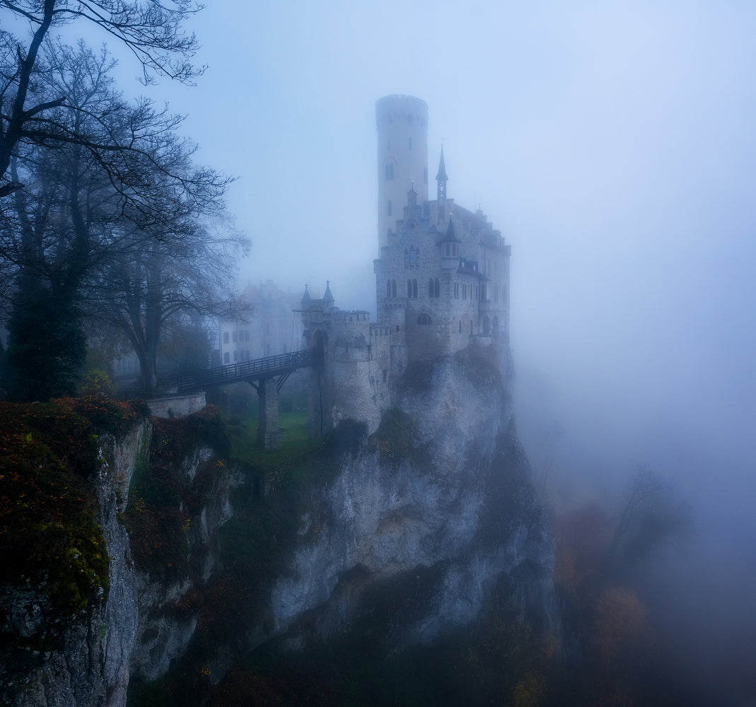 Castle in the Mist Poster och Canvastavla