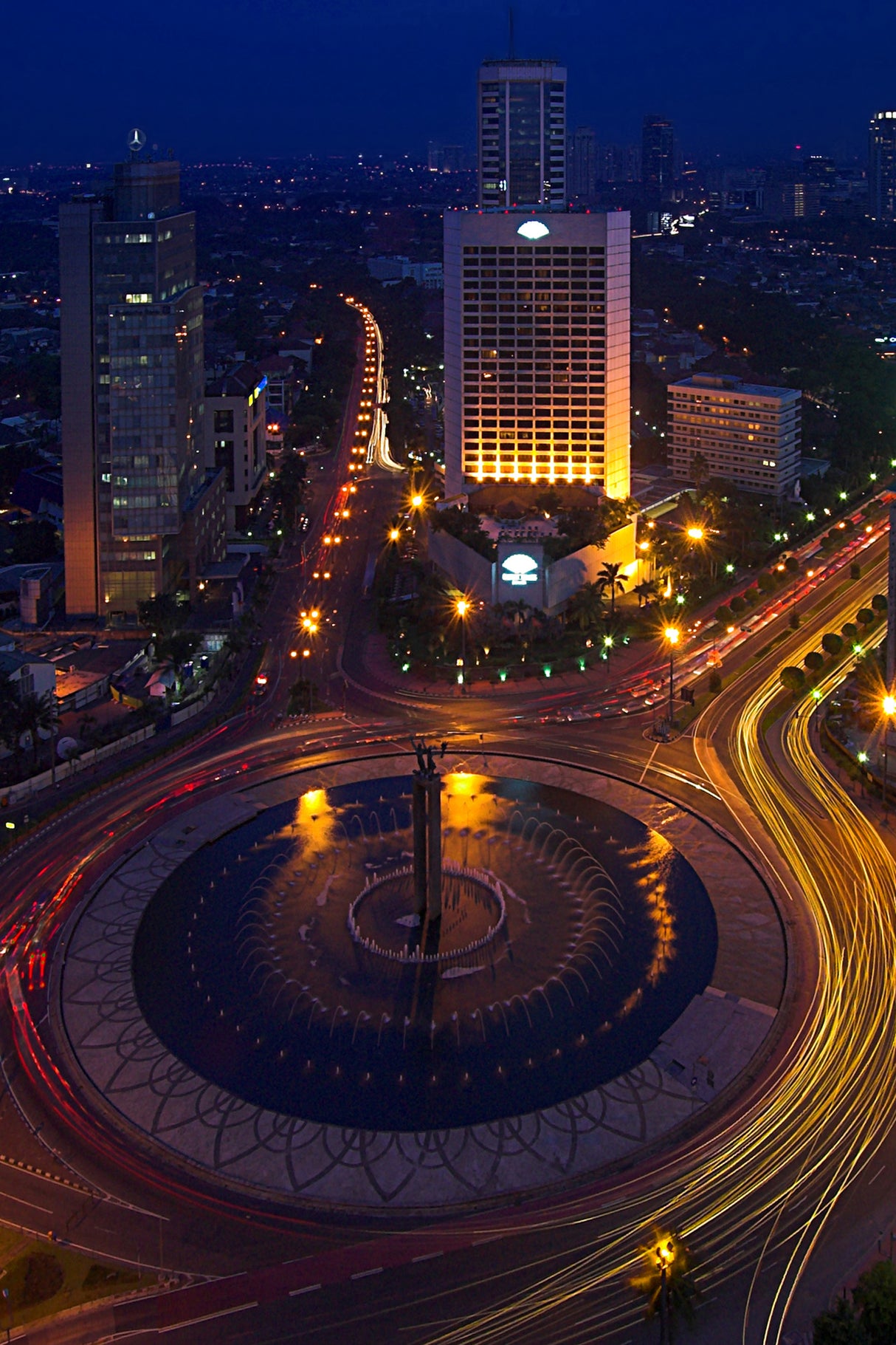 Hotel Indonesia Roundabout Poster och Canvastavla