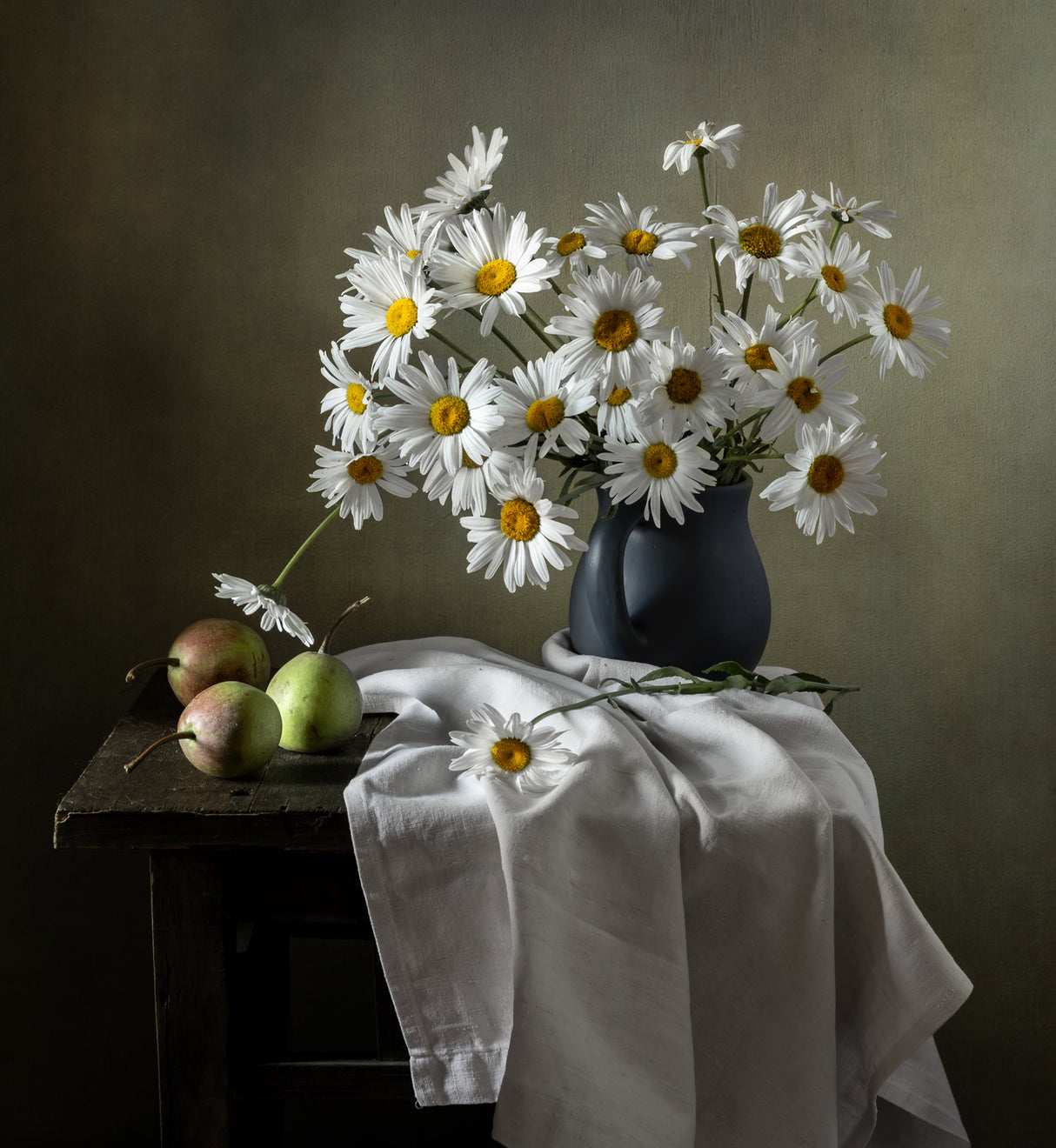Still life with daisies and pears Poster och Canvastavla