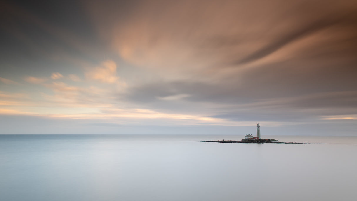 Winter's Dawn at St. Mary's Lighthouse Poster och Canvastavla